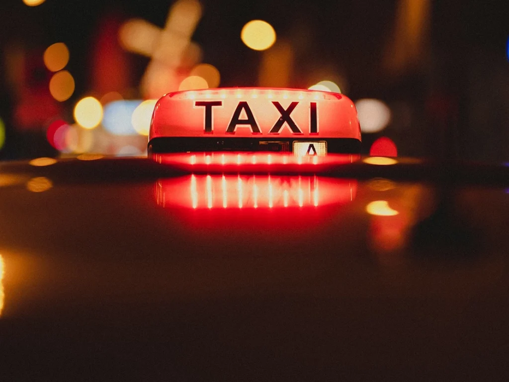 Budapesti kiszállási díj magyarázat taxis példával